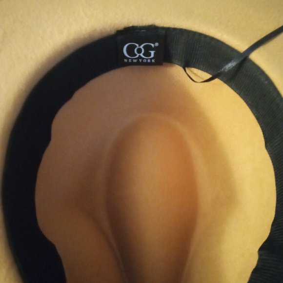 Belt detail fedora beige hat NWOT - Picture 2 of 2